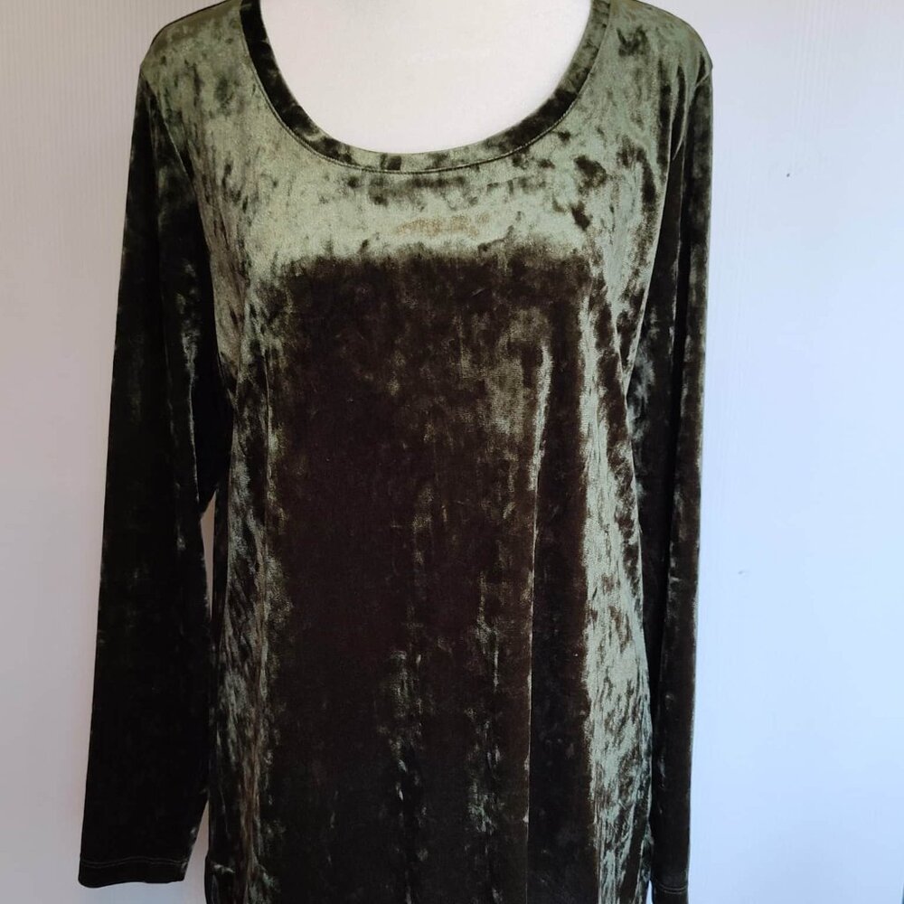 Isaac Mizrahi LIVE green scooped neck, long sleeved scalloped hem velour tunic M